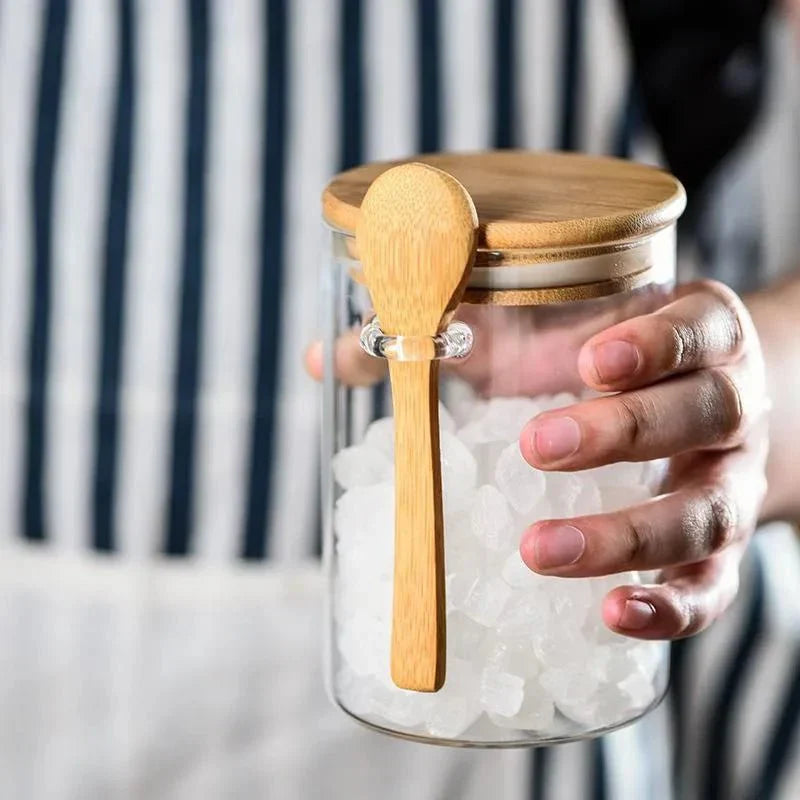 Airtight glass spice jar with bamboo lid and spoon for optimal spice storage.