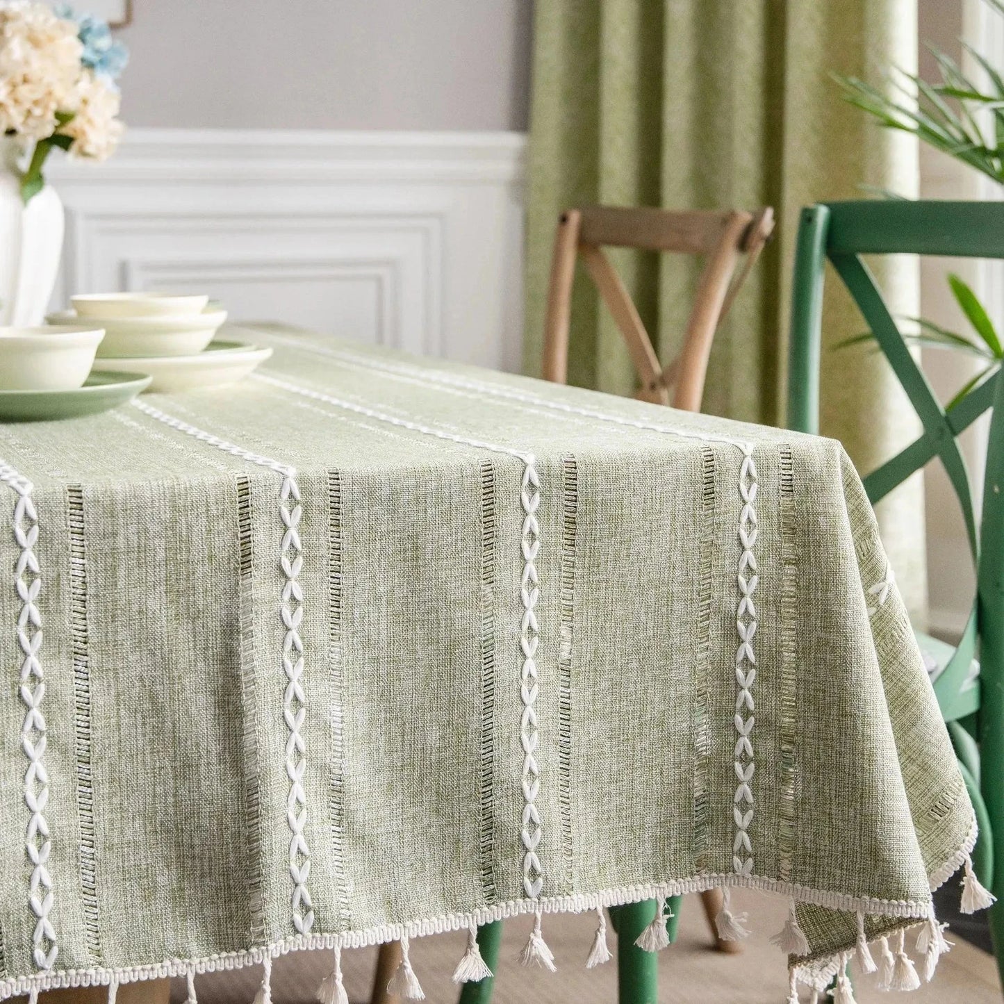 Soft linen-feel tablecloth with woven pattern and tassel edge, suitable for everyday use.