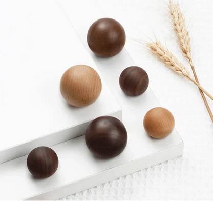 Natural wooden knobs in beech and walnut, minimalist design by AURÈA HOME.